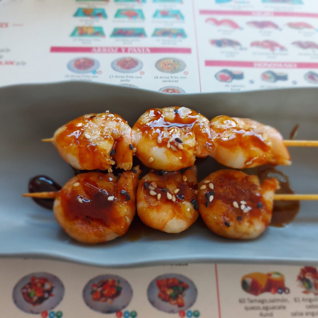 pinchos de gamba en restaurante japones en Inca