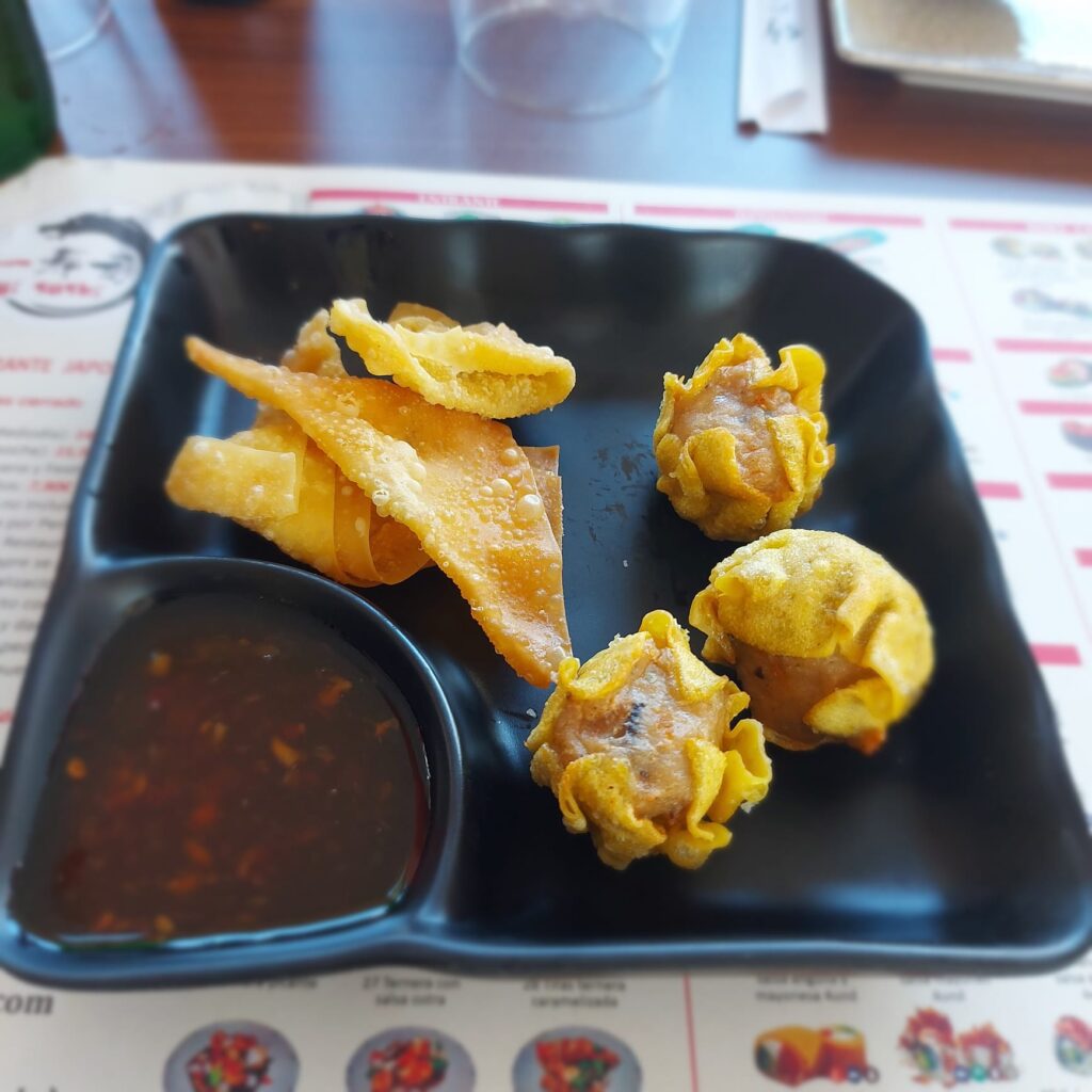 wanton y shaomai en yi sushi en Inca